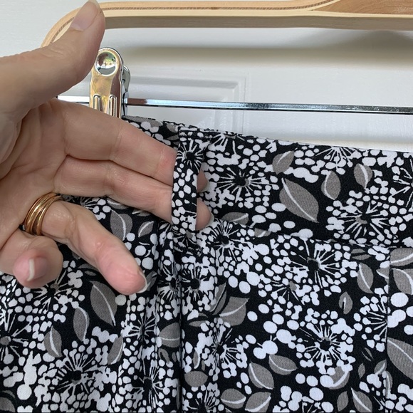 •Lands' End• Sport Knit Crop Pants with Pockets - Size 6-8 - Picture 6 of 12